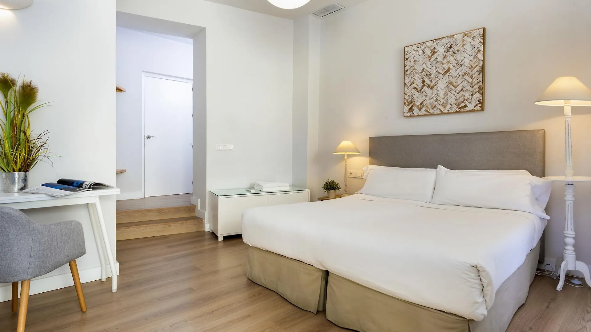 Suites Sevilla Plaza סביליה