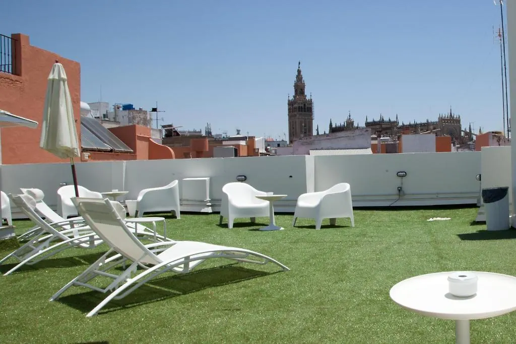 Suites Sevilla Plaza סביליה