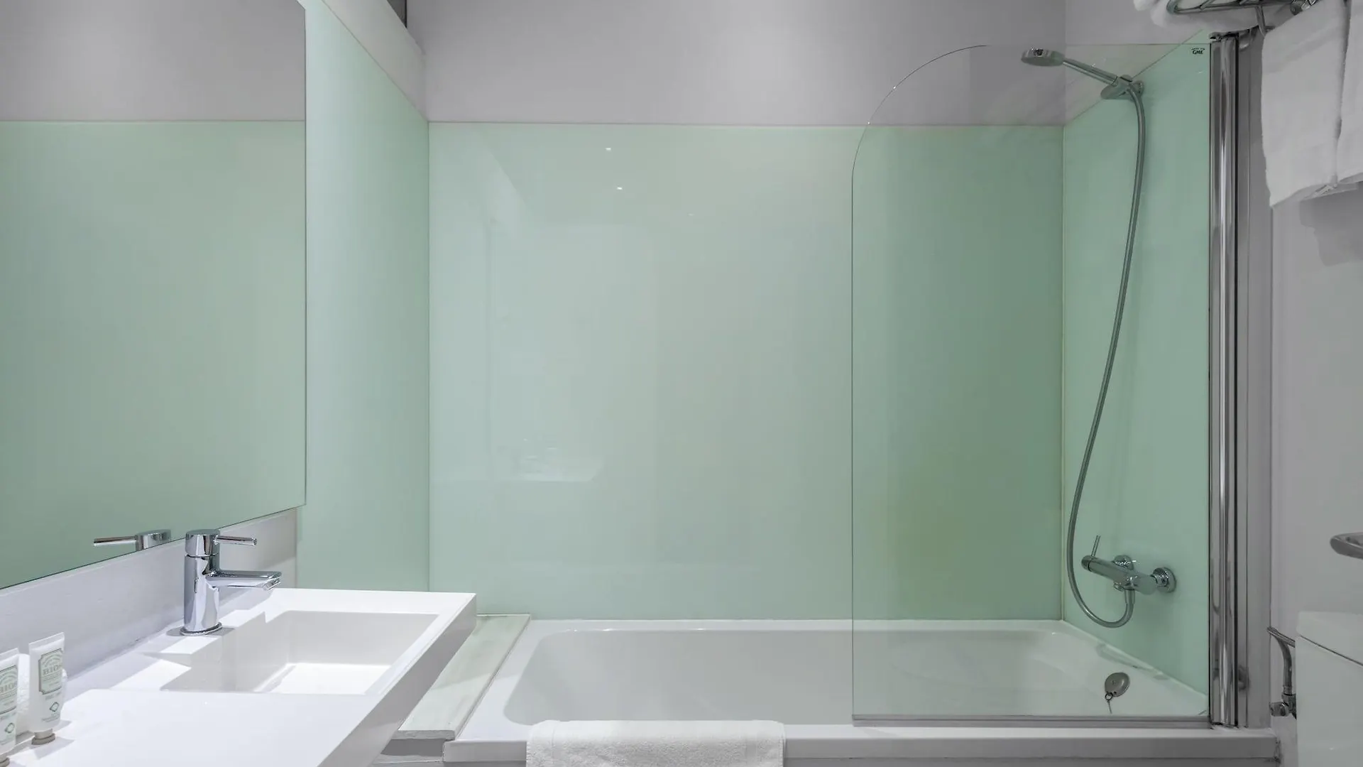 Suites Sevilla Plaza Apartment