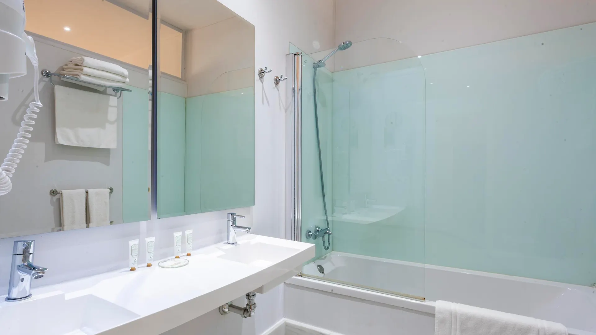 Suites Sevilla Plaza Apartment